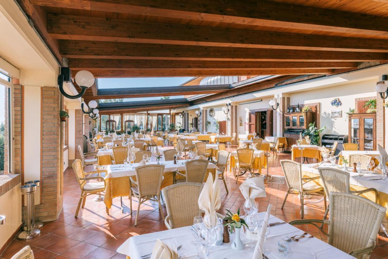 Agrihotel Elisabetta Collemezzano Exterior foto